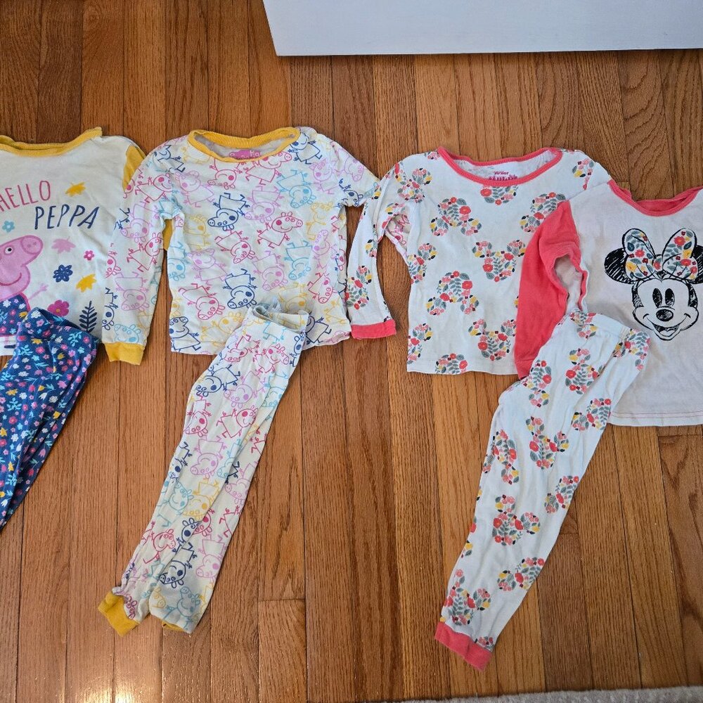 Girls size 3T Bundle of pajamas